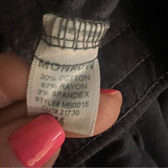 NWT Monrow gym shorts in vintage black size medium with adjustable waist band - Picture 10 of 12